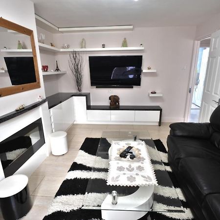 19 Shrewsbury Walk Appartement Isleworth Buitenkant foto