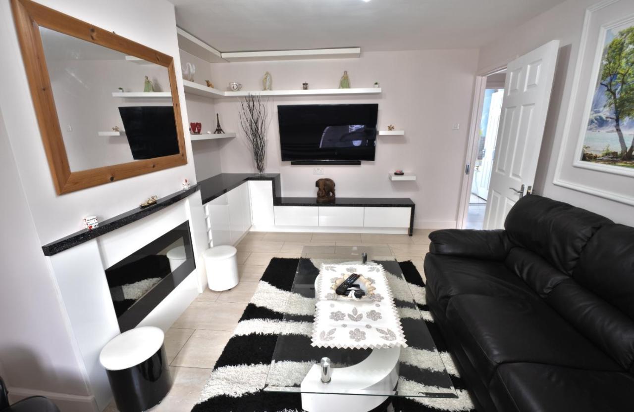 19 Shrewsbury Walk Appartement Isleworth Buitenkant foto