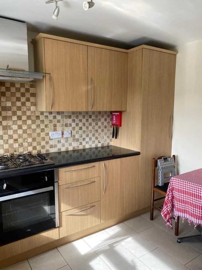 19 Shrewsbury Walk Appartement Isleworth Buitenkant foto