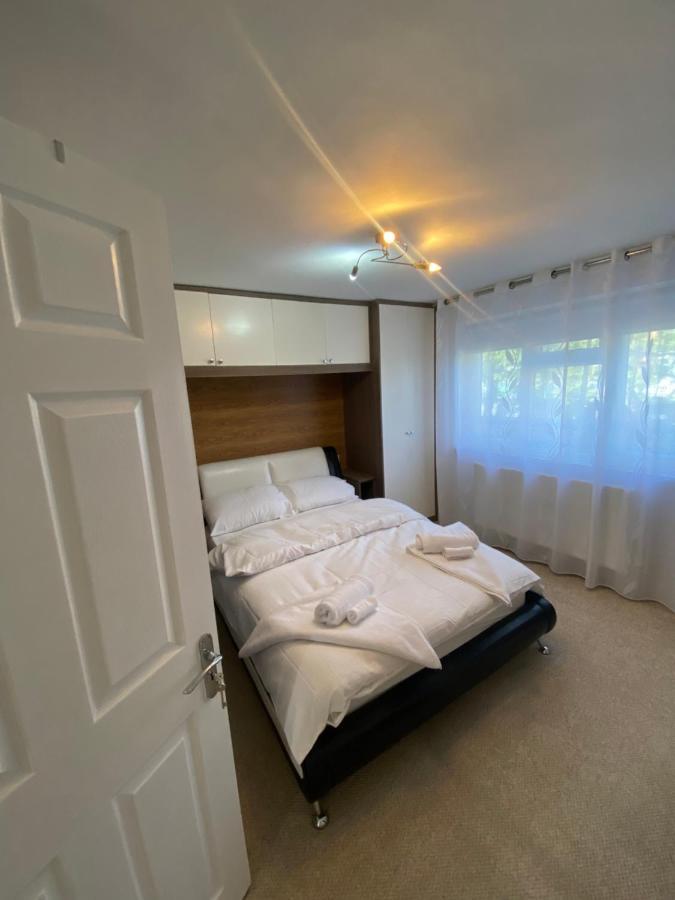 19 Shrewsbury Walk Appartement Isleworth Buitenkant foto